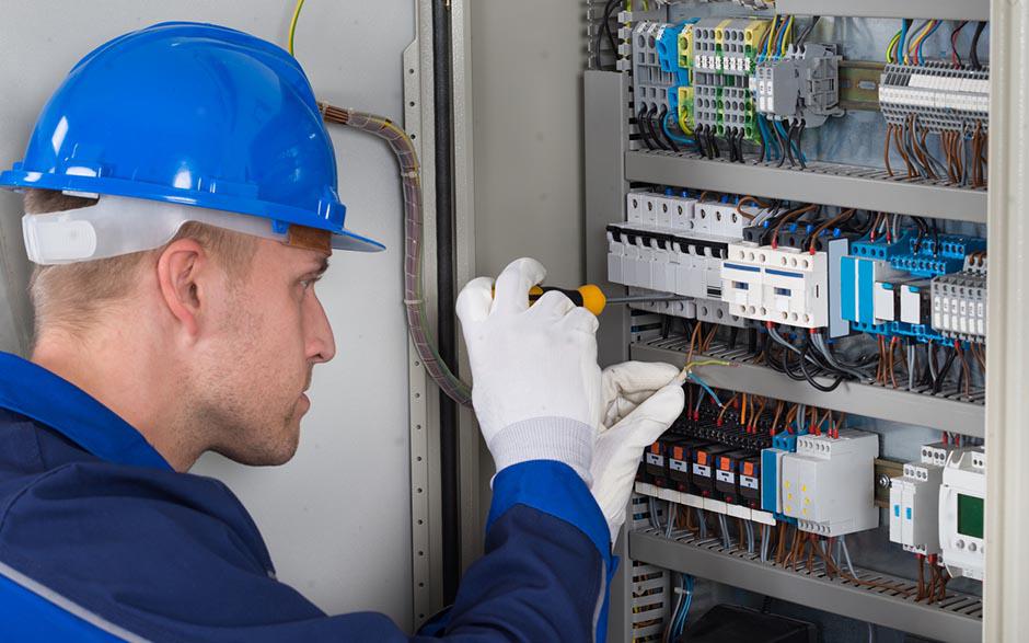ouvrier électricien Orsay